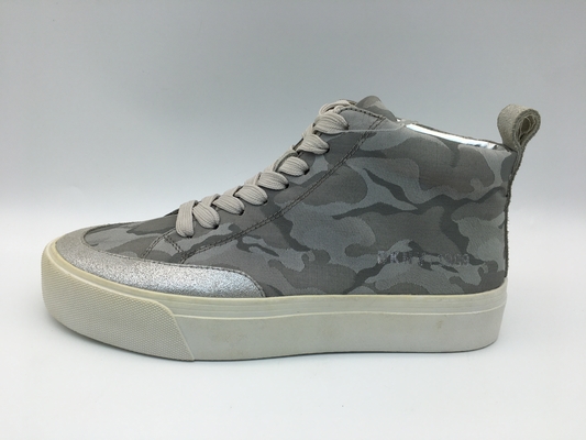 女性Lt Grey High Top Sportは歩きやすいスリップのバスケットボールの靴に非蹄鉄を打つ
