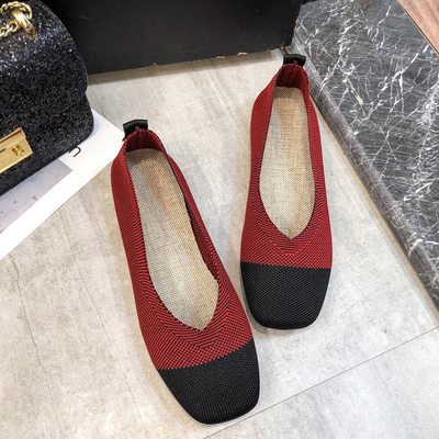 編まれる卸し売り軽量のニットは女性の新しい様式のための2021の通気性の平らな靴に蹄鉄を打つ