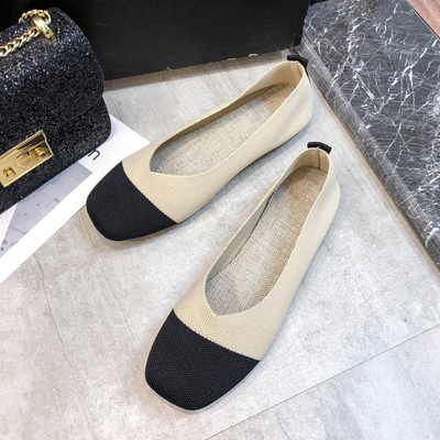 編まれる卸し売り軽量のニットは女性の新しい様式のための2021の通気性の平らな靴に蹄鉄を打つ